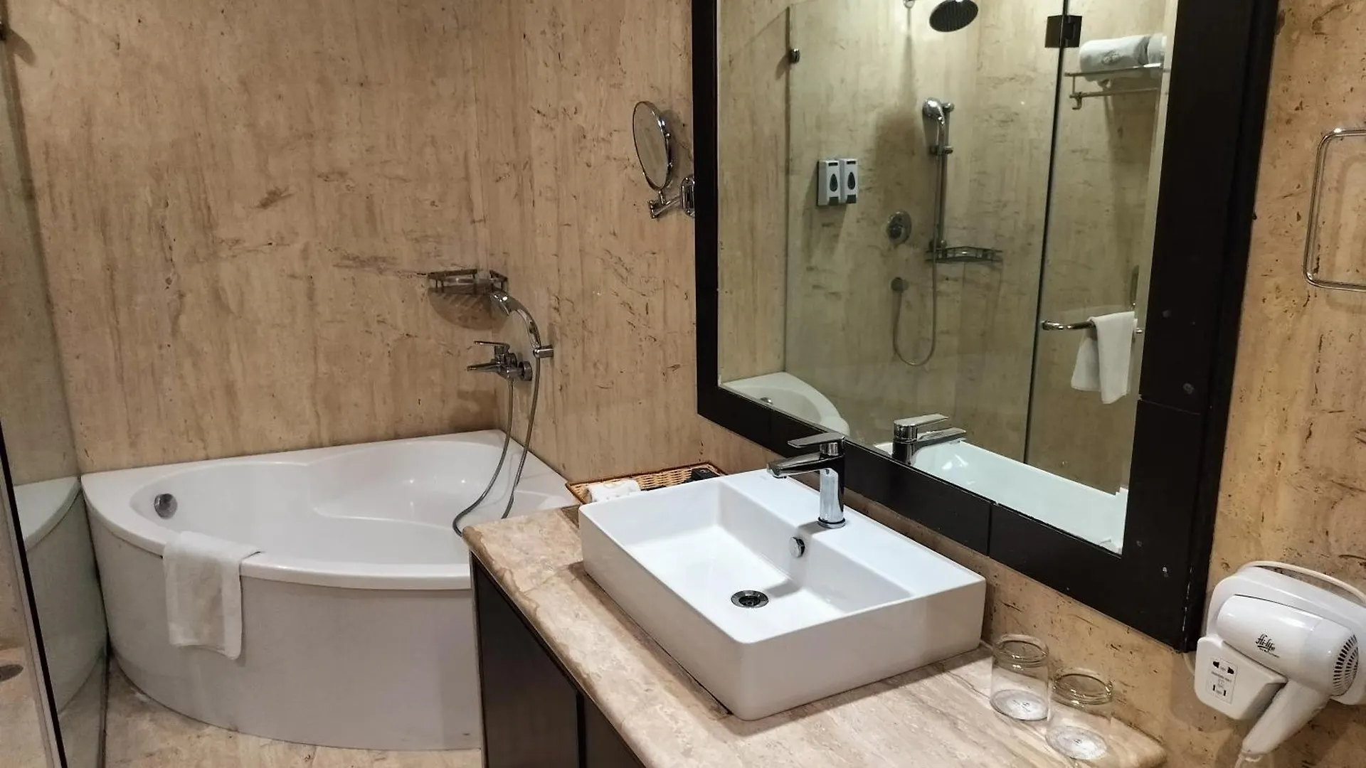 Bel-La Monde Hotel Nh8 At 6Km From Igi Airport Delhi New Delhi